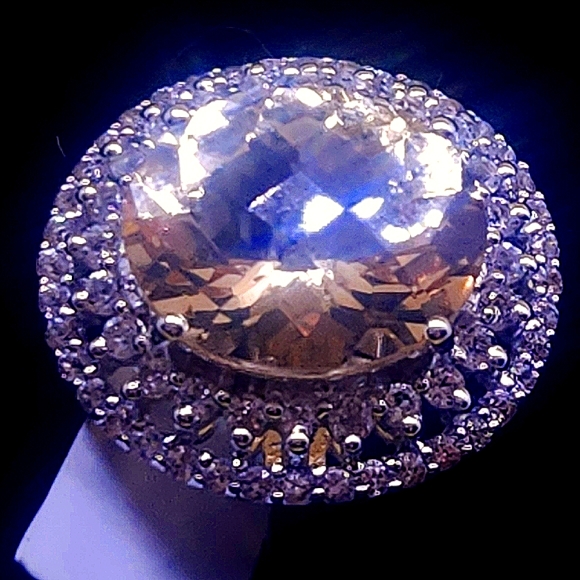 Ladies Ring - Picture 1 of 5